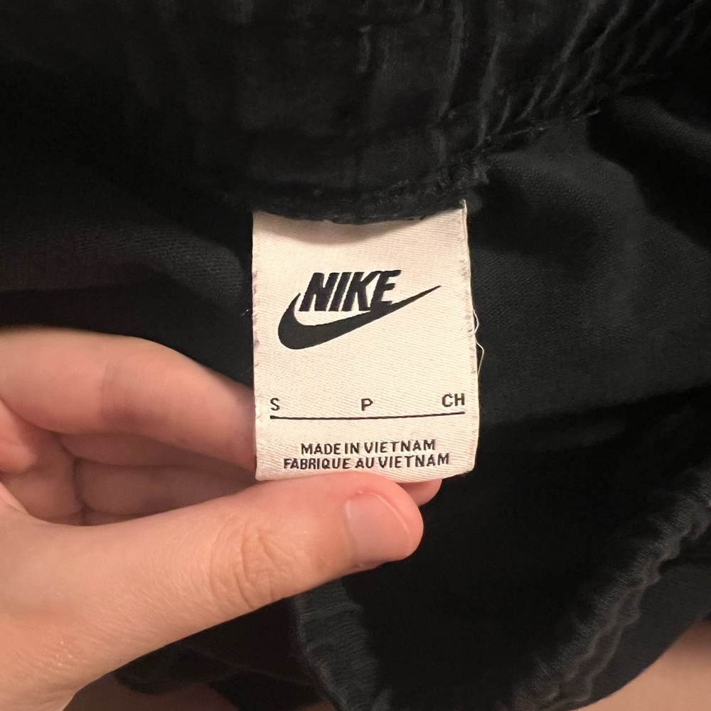 Nike Women’s Black Jogger Sweats - Picture 4 of 4